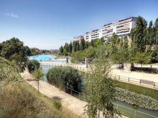 Appartement à Cementiri vell 10. Piso junto a piscina vallparadís