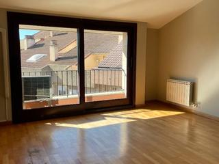 Pis a Plaça major 15. Dúplex invertit al centre de roda de ter