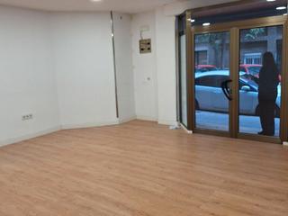 Rent Business premise in Carrer de cienfuegos 11. Local comercial en alquiler
