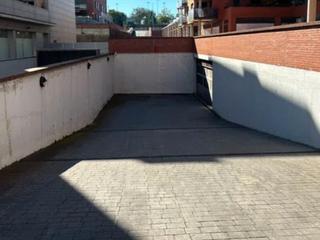 Aparcament de moto a Avenida olimpia 5. Parking moto en venta o alquiler en vic