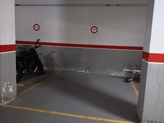 Parking coche en Monturiol  71. Garage coche pequeño o motos