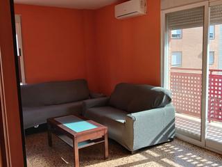 Location Appartement à Carrer d'astúries 57. Piso zona ciencias