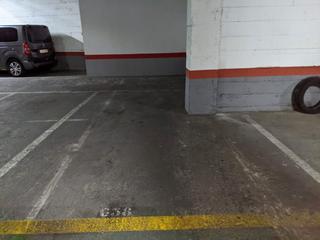 Miete Autoparkplatz in Lllança 49. Parking para coche y moto