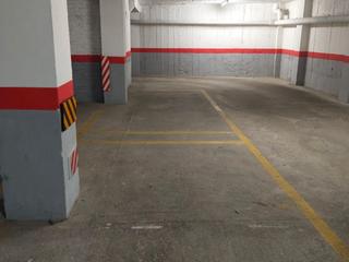 Alquiler Parking coche en Comtes de vinatesa 9. Plaça pàrquing a cap pont