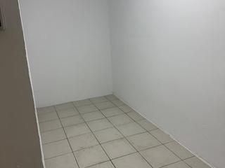 Local Comercial a Carrer ample 26. Se vende trastero de 8 m² – acceso 24 horas, a pie de calle