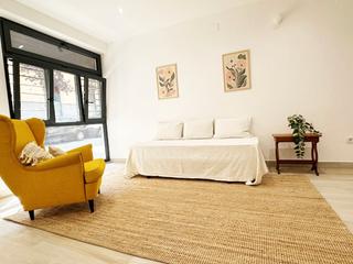 Rent Business premise in Carrer d'elkano 22. Fantástisco local a pie de calle en poble sec: versátil, reforma