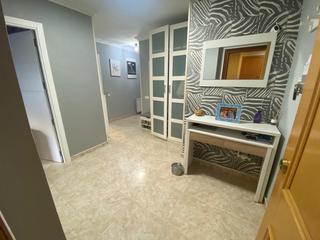 Pis a Carrer de l’ onze de stembre 20. Piso 100m, parking y trastero con calefacción y aire acondiciona