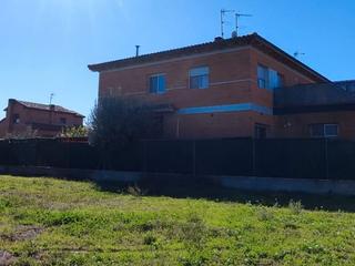 Doppelhaus in Pirineus 3. Casa pareada a tres vientos con jardín y terraza, lista para ent