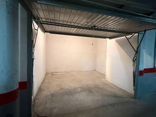 Alquiler Parking coche en Cerro de los machos 32. Garaje cerrado en garaje comunitario