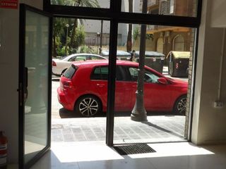 Lloguer Local Comercial a Calle ramon asensio 5. Local comercial-zona facultades