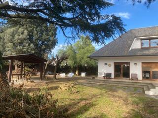 Casa a Passeig del canigó 10. Casa unifamiliar en les pungoles: casa de 290 m² con parcela de