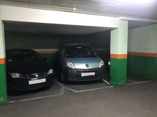 Lloguer Aparcament cotxe a Calle de maresme 210. Parking para coche grande y 2 motos