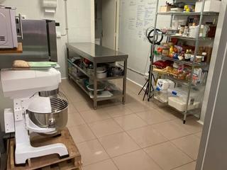 Traspàs Local Comercial a Tolrà 48. Traspaso de obrador industrial en horta-guinardó, barcelona