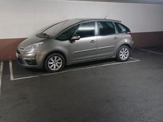 Aparcament cotxe a Feliu casanova 21. En venda parking per cotxe gran, ampla i fàcil de maniobrar