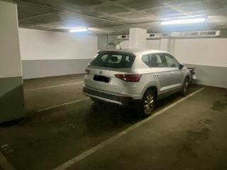 Aparcament cotxe a Consell de cent  396. Garaje doble en venta, consell de cent 396