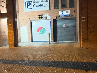 Aparcament cotxe a Can pantiquet 44. Particular vende plaza de parking grande con cargador eléctrico