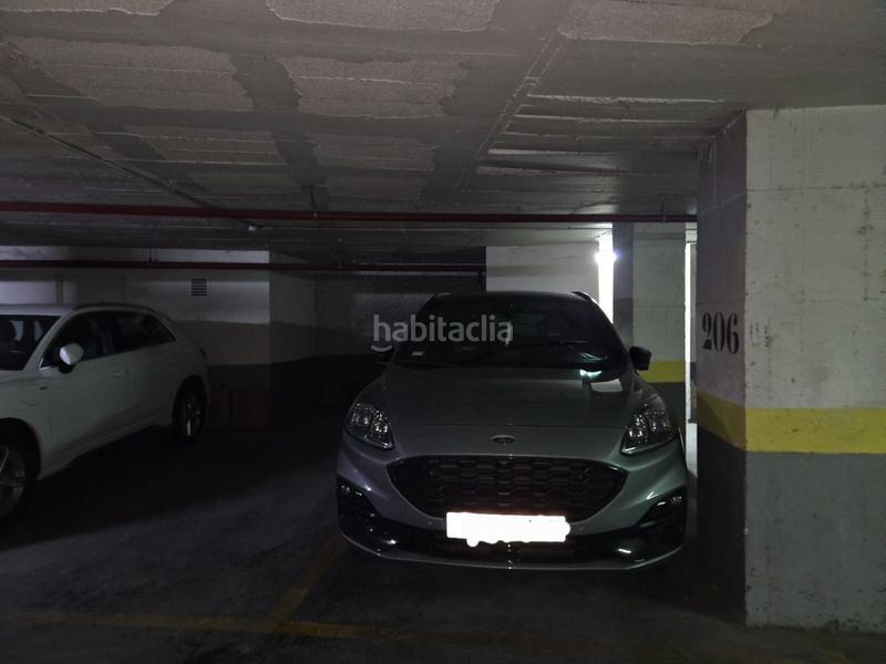 Foto c412ee1f-81f2-4846-810d-efeb76dd674e. Autoparkplatz in luis montoto 116 in La Buhaira Sevilla