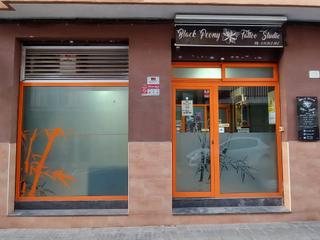 Lloguer Local Comercial a C/ santa teresa 32. Se alquila local, actualmente funciona como negocio de tattoos y