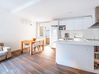 Piso en Camelies 121. Piso (3 hab. 2 banos) + parking / totalmente reformado