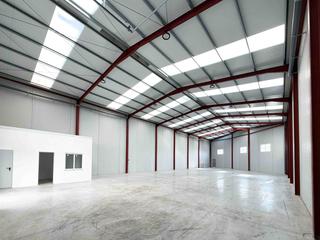 Alquiler Nave industrial en Rm-607 km 2. Se alquila amplia nave con oficina y aseo