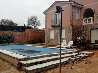 Chalet in Calle españa 33. Fabuloso chalet de 4 habitaciones en colmenar de oreja