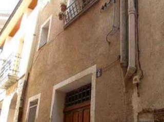 Triplex à Carrer sant cosme i santa anna 6. Casa de poble per reformar