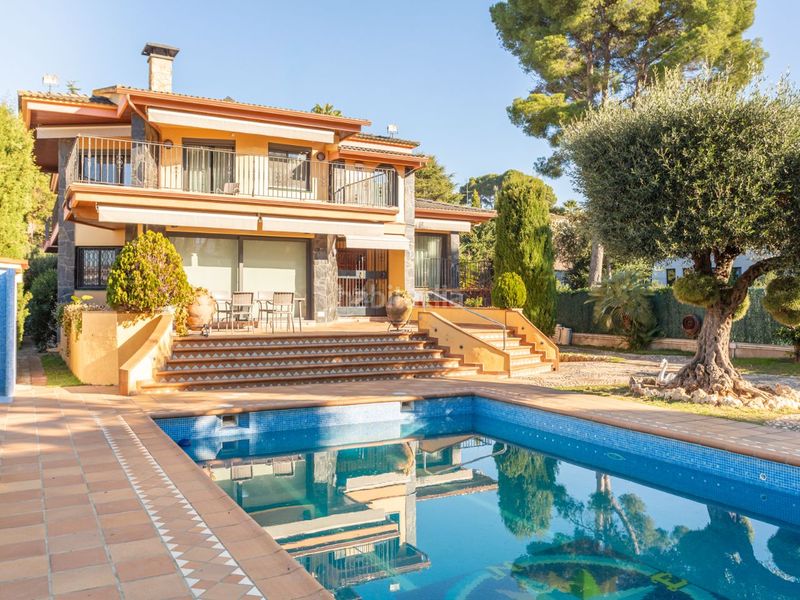 Foto 25653c22-fc5d-4919-96b5-8141d053e82b. Casa en plaça sisquella alfredo 3 villa en zona exclusiva Fenals a 150 metros de playa en Lloret de Mar