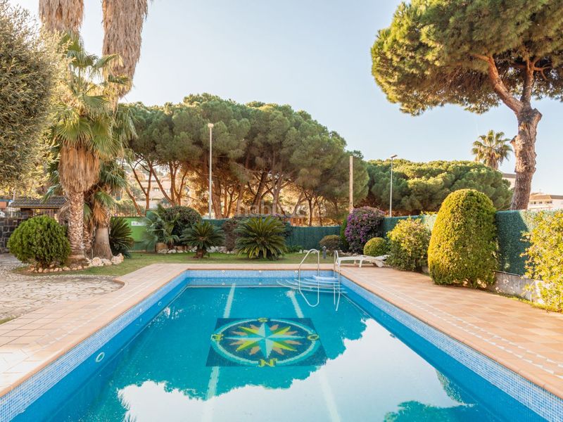 Foto 382fdec3-2ef0-4758-8aac-31db46834251. Casa en plaça sisquella alfredo 3 villa en zona exclusiva Fenals a 150 metros de playa en Lloret de Mar