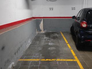 Location Parking moto à Francesc pérez cabrero 11. Lloguer plaça aparcament 2 motocicletes.