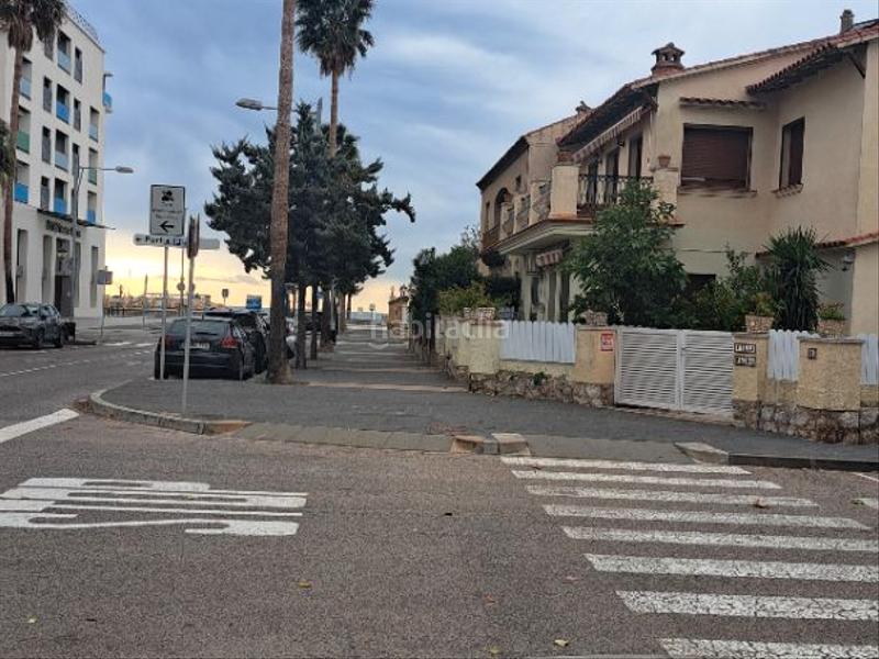 Foto bf88ac9b-f103-4d16-80e2-e3d8455b144a. Casa adossada a avenida de la generalitat 5 a Coma-ruga platja Coma-ruga