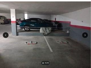 Aparcament cotxe a Arguelles 7. 2 plazas de aparcamiento juntas en el centro