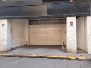Miete Autoparkplatz in Bruguera 195. Parking per llogar.