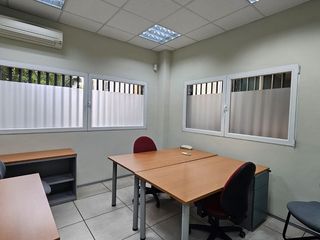 Lloguer Oficina a Cardenal herrera oria 169. Particular alquila despacho en oficina compartida