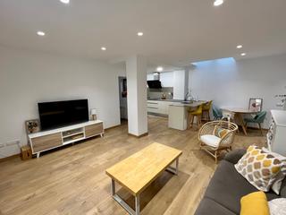 Reihenhaus in Carrer carranca 0. Chalet pareado reformado en can diviu (canovelles). 3 hab., gara