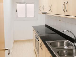 Piso en Carrer de magallanes 3. Oportunidad!!! zona muy buena!