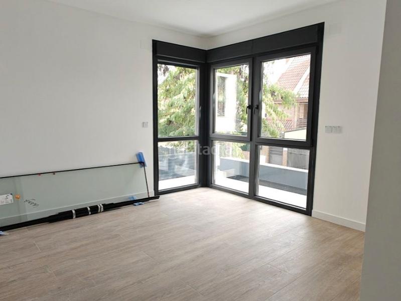 Foto 21e99bb5-dcba-4f6b-90b6-045d5f7b5d36. Chalet en grama 25 chalet unifamiliar pareado en Valdebebas - Valdefuentes Madrid