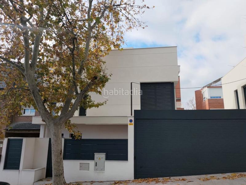 Foto 546c7fa0-111b-4d3c-a555-87dca0fc4816. Chalet en grama 25 chalet unifamiliar pareado en Valdebebas - Valdefuentes Madrid