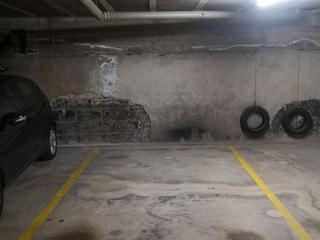 Aparcament cotxe a Gardissó 49-51. Molt fàcil accès,despeses de comunitat accequibles.