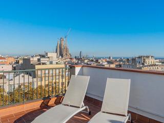 Ático en Paseo sant joan 159. Ático con vistas a la sagrada família en pleno paseo sant joan