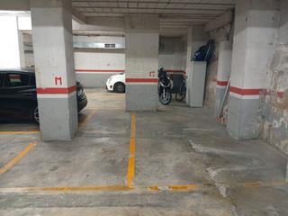 Autoparkplatz in Germans marti 10. Plaza de parking doble en zona centrica de martorell