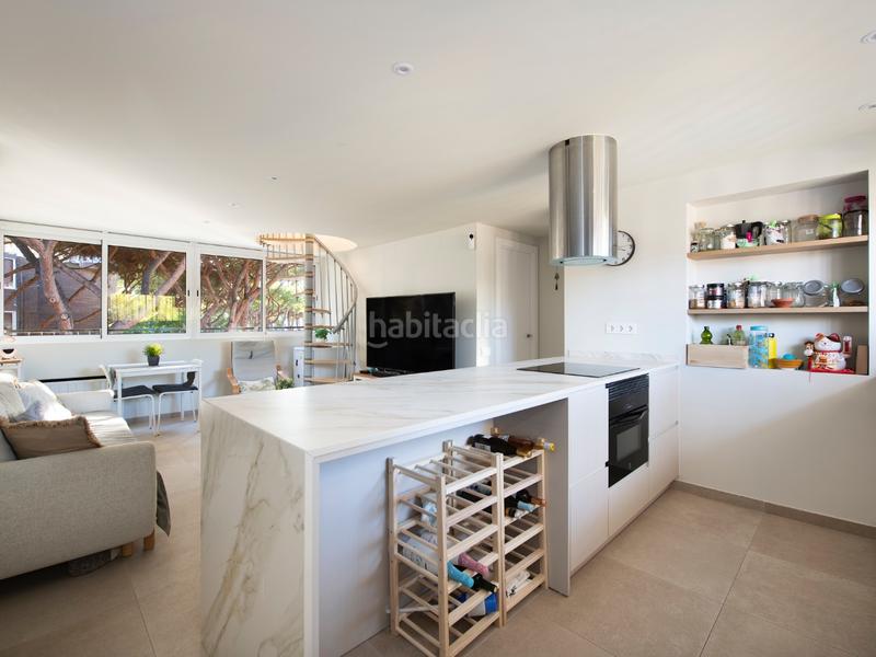Foto 5d38a978-13c3-4aaf-8288-77af9ea67c0b. Dúplex en palafrugell 11 duplex reformado en venta en Gava Mar en Gavà