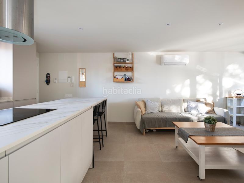 Foto d2cbe762-f596-47e3-81cd-b2dd5ecaefc3. Dúplex en palafrugell 11 duplex reformado en venta en Gava Mar en Gavà