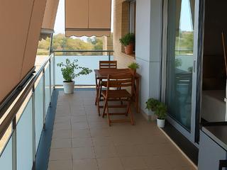 Appartamento in Ronda de l'ebre 26. Piso seminuevo exterior y muy luminoso, con piscina, balcón gran