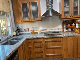 Casa in Avenida pintor miguel ballesta maqueda 14. Casa tipo duplex