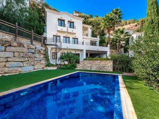 Casa en Caserio ue. 6 1a. Ive-bedroom villa for sale in the exclusive benahavis country cl