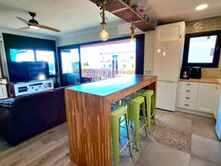 Piso en Passeig marítim 48. Piso reformado con vistas al mar en paseo marítimo, finca totalm