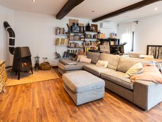 Maison à França 11. Casa de poble de 3 plantes a tortellà, funcional i amb espais am