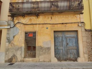 Casa adosada en Carrer baix maestrat 6. Casa de pueblo en canet lo roig para reformar: 385m² da a 2 call