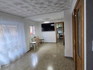 Piso en Joan de joanes 15. Piso amplio, 140m², 4 habitaciones y 2 baños en santa rosa.