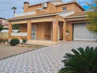 Casa en Carrer beethoven 25. Casa roda de bera